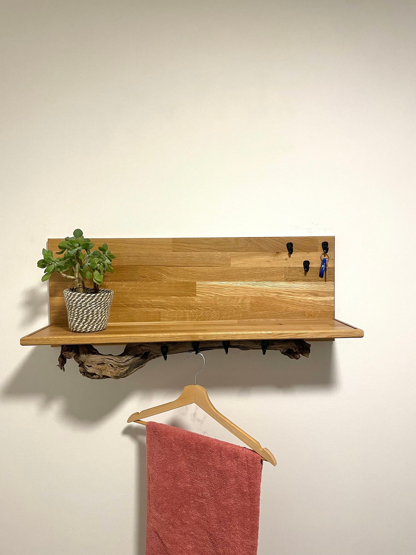 Wandgarderobe aus Holz / Garderobe / Garderobe mit Rebstock / Holzgarderobe / Flurmöbel / Garderobe eiche / Rustikale Garderobe / Vintage