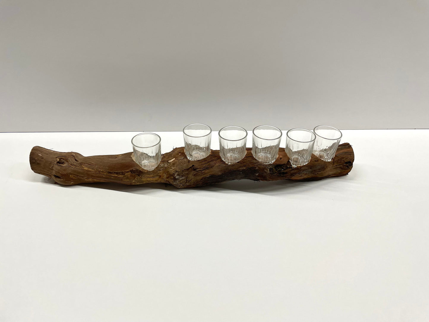 Schnapsglashalter aus einer Weinrebe / Holz / Rebstock / Glashalter