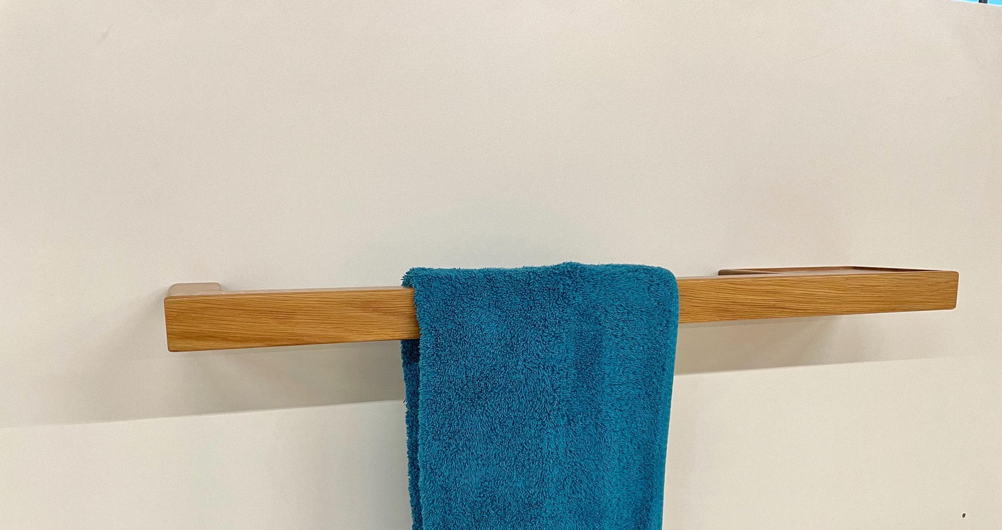 Eichenholz Handtuchhalter für Bad, Küche, WC / Ablage aus Holz lackiert / Tuchstange Holz / Massivholz Ablage BAD / Tuchhalter aus Nussholz