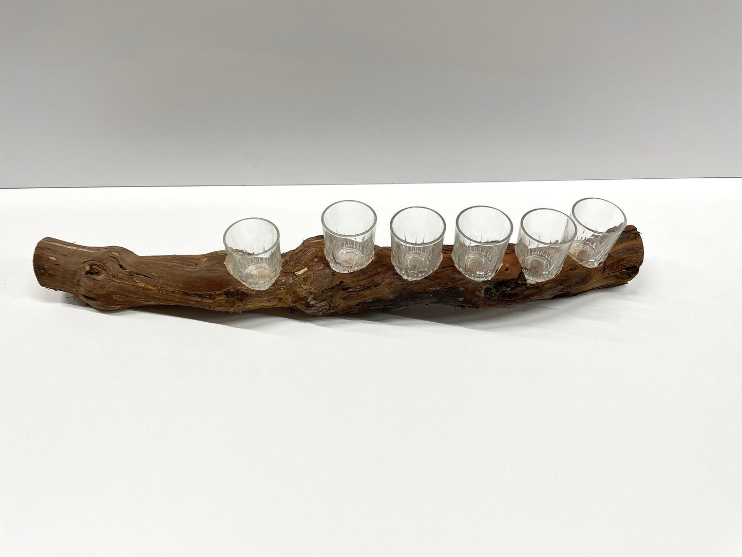 Schnapsglashalter aus einer Weinrebe / Holz / Rebstock / Glashalter