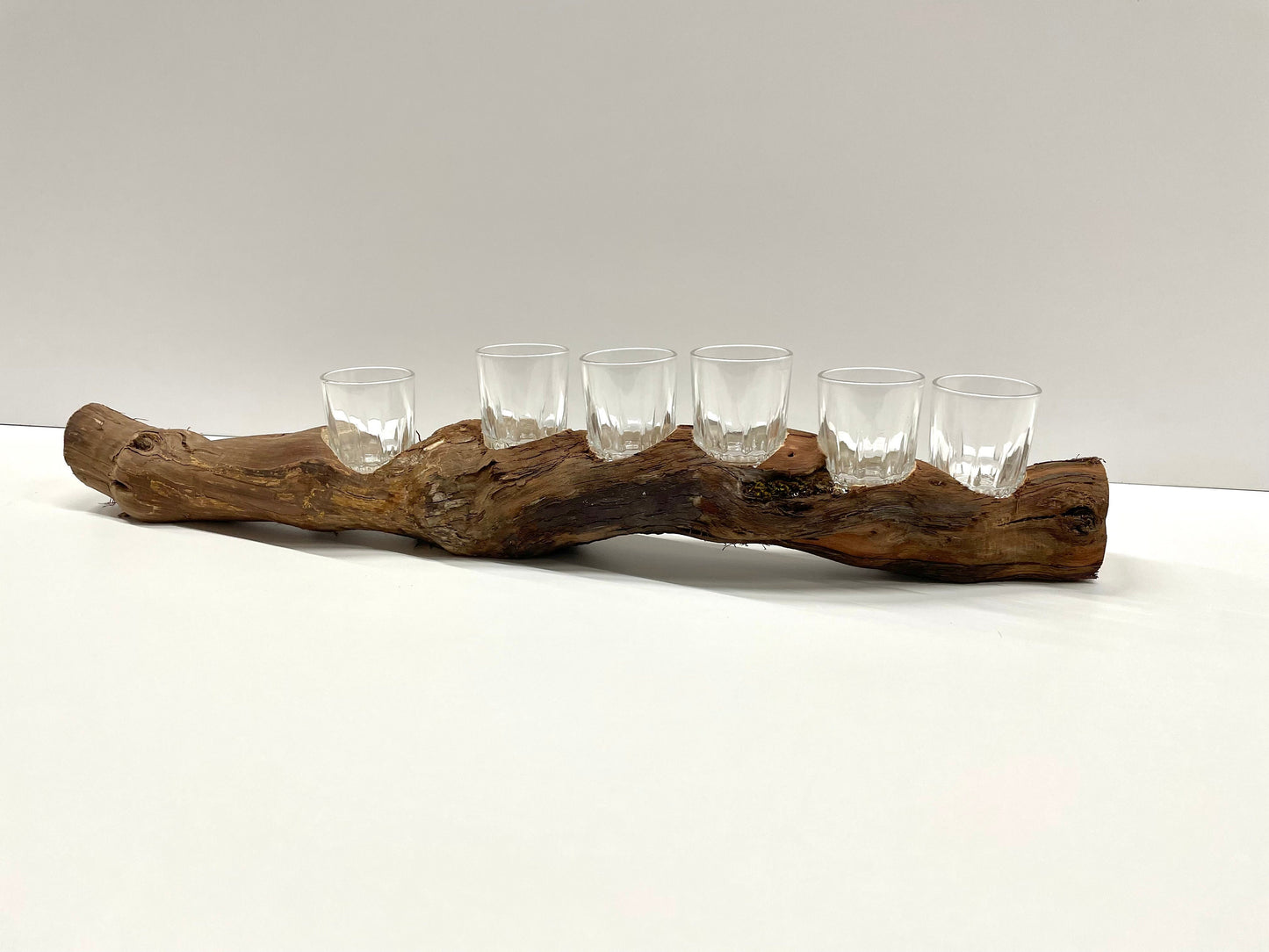 Schnapsglashalter aus einer Weinrebe / Holz / Rebstock / Glashalter