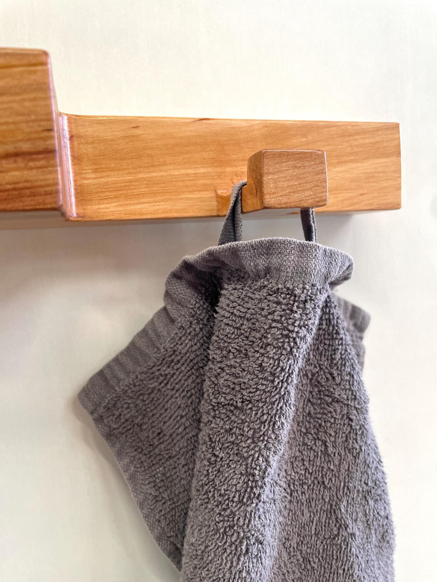 Holz Handtuchhalter aus Eichenholz Handtuchhalter Massivholz Moderner Handtuchhalter Wand Handtuchhalter Bad Küche verschiedene Holzarten