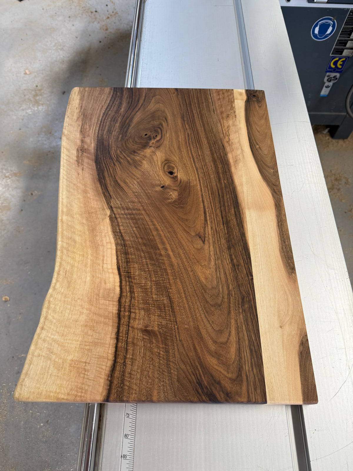 Nussbaumbrett geölt - bis 200cm Länge - XXL Nussbaumplatten - Sideboardablage - Waschtischbrett
