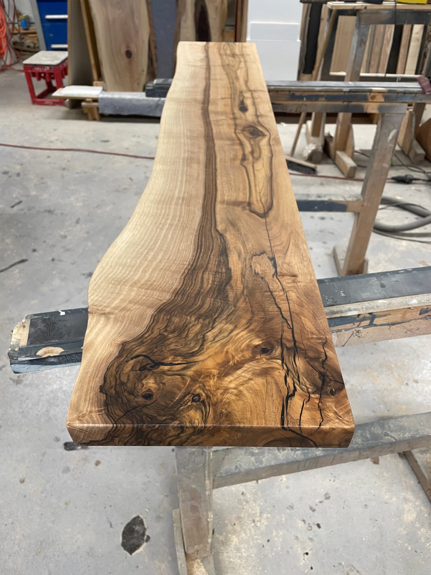Waschtischplatte - Regalbrett aus Nussbaumholz - Massivholzregal