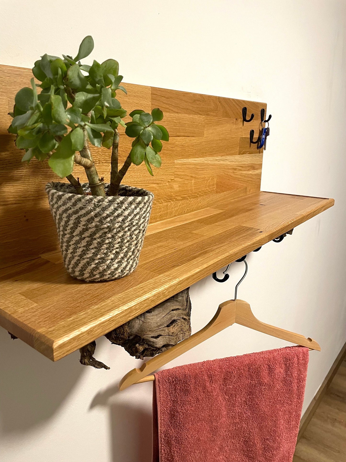 Wandgarderobe aus Holz / Garderobe / Garderobe mit Rebstock / Holzgarderobe / Flurmöbel / Garderobe eiche / Rustikale Garderobe / Vintage