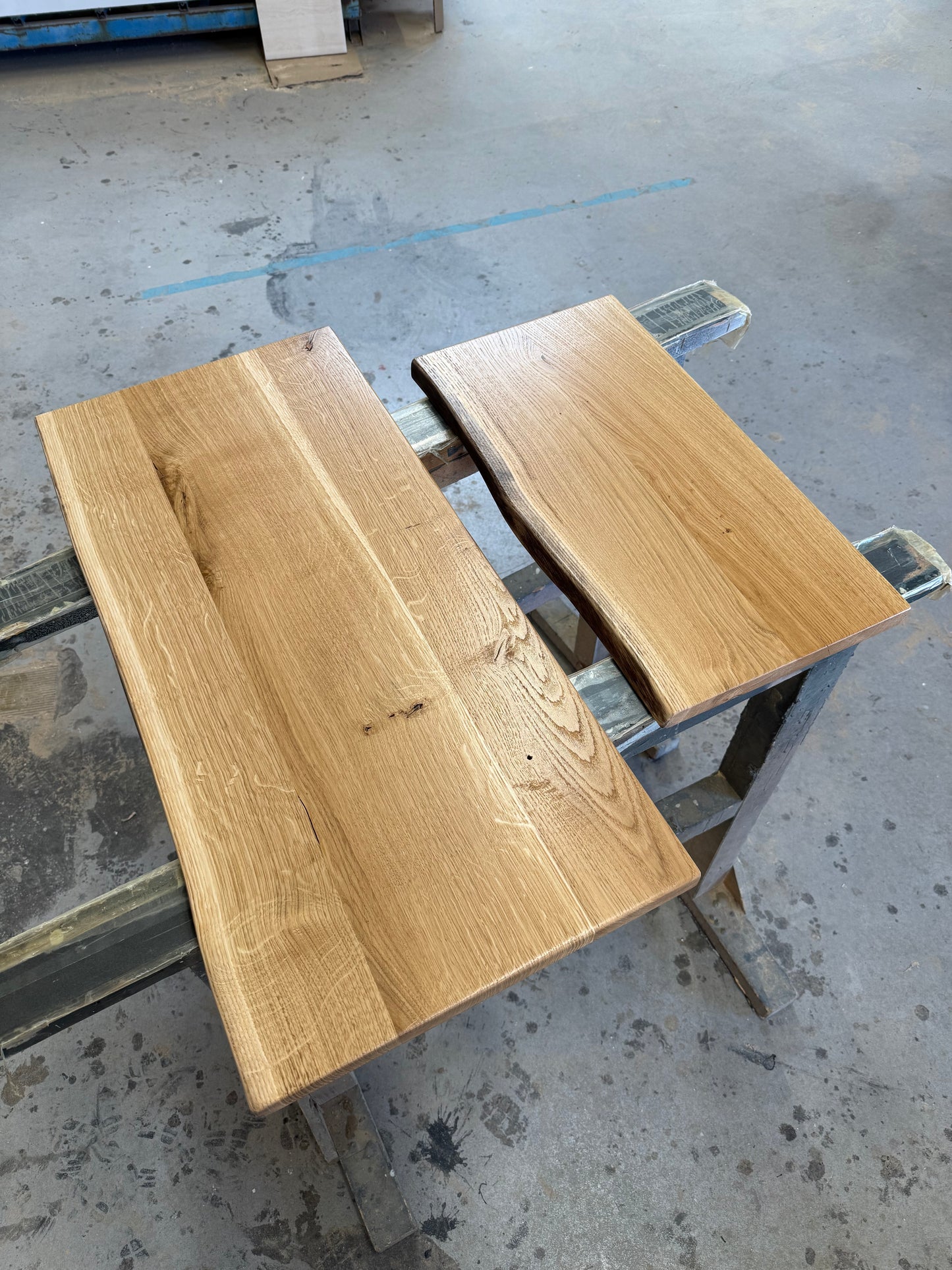 Premium schwebender Waschtisch aus Eiche | Natürliche Waldkante | Badezimmer Holzplatte | Lackierte Oberfläche | Massivholz Waschtisch