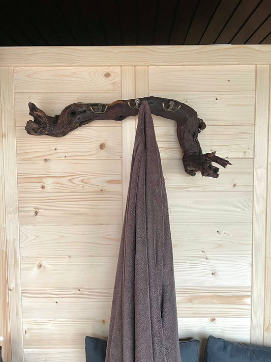 Jackenhalter aus einer Weinrebe Lackiert / Garderobe / Rustikaler Jackenhalter / Rustikale Garderobe / Garderobe aus einem Rebstock