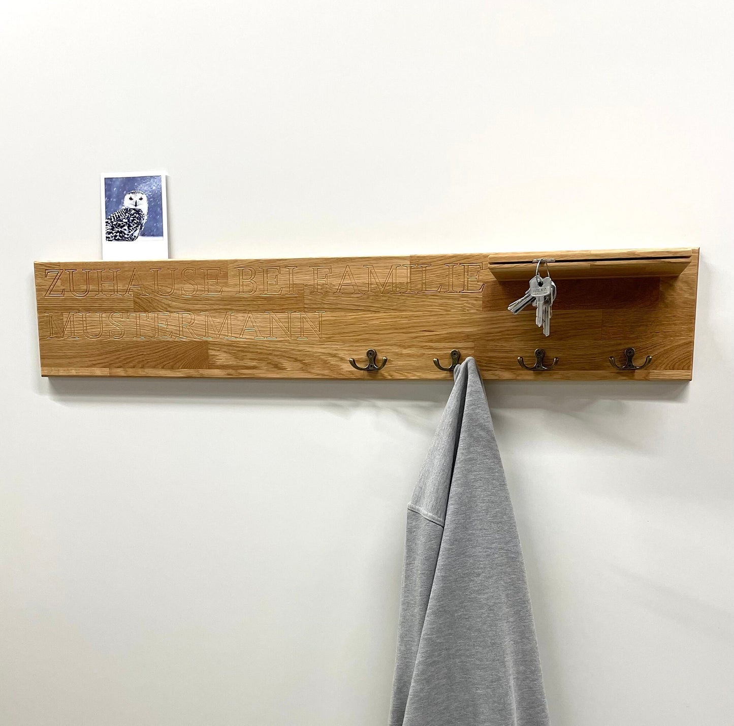 Hochwertige Garderobe mit Wunschgravur / Personalisierte Garderobe / Rustikale Garderobe / Garderobe mit Ablage / Eingangsbereich