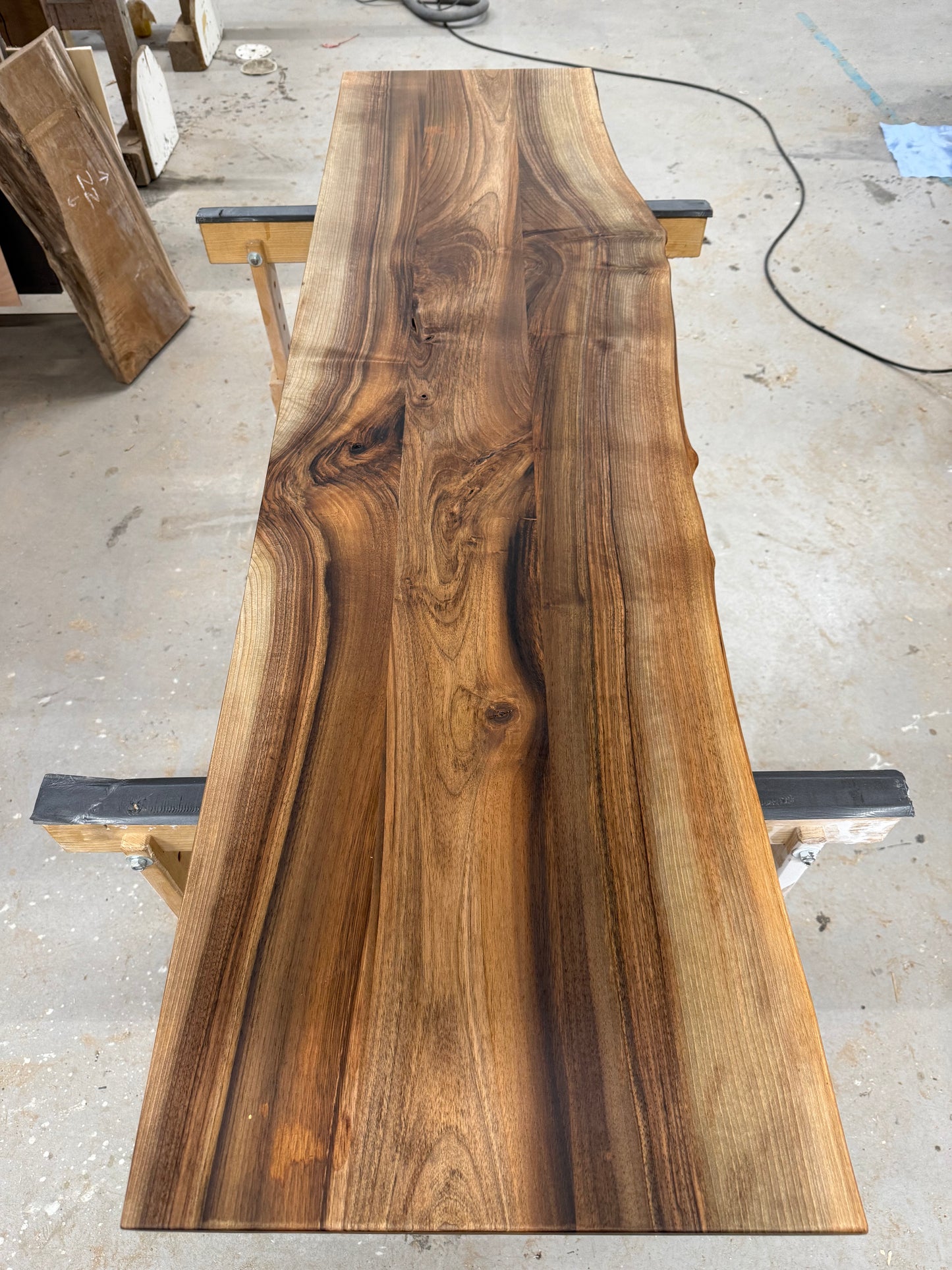 Nussbaumbrett geölt - bis 200cm Länge - XXL Nussbaumplatten - Sideboardablage - Waschtischbrett