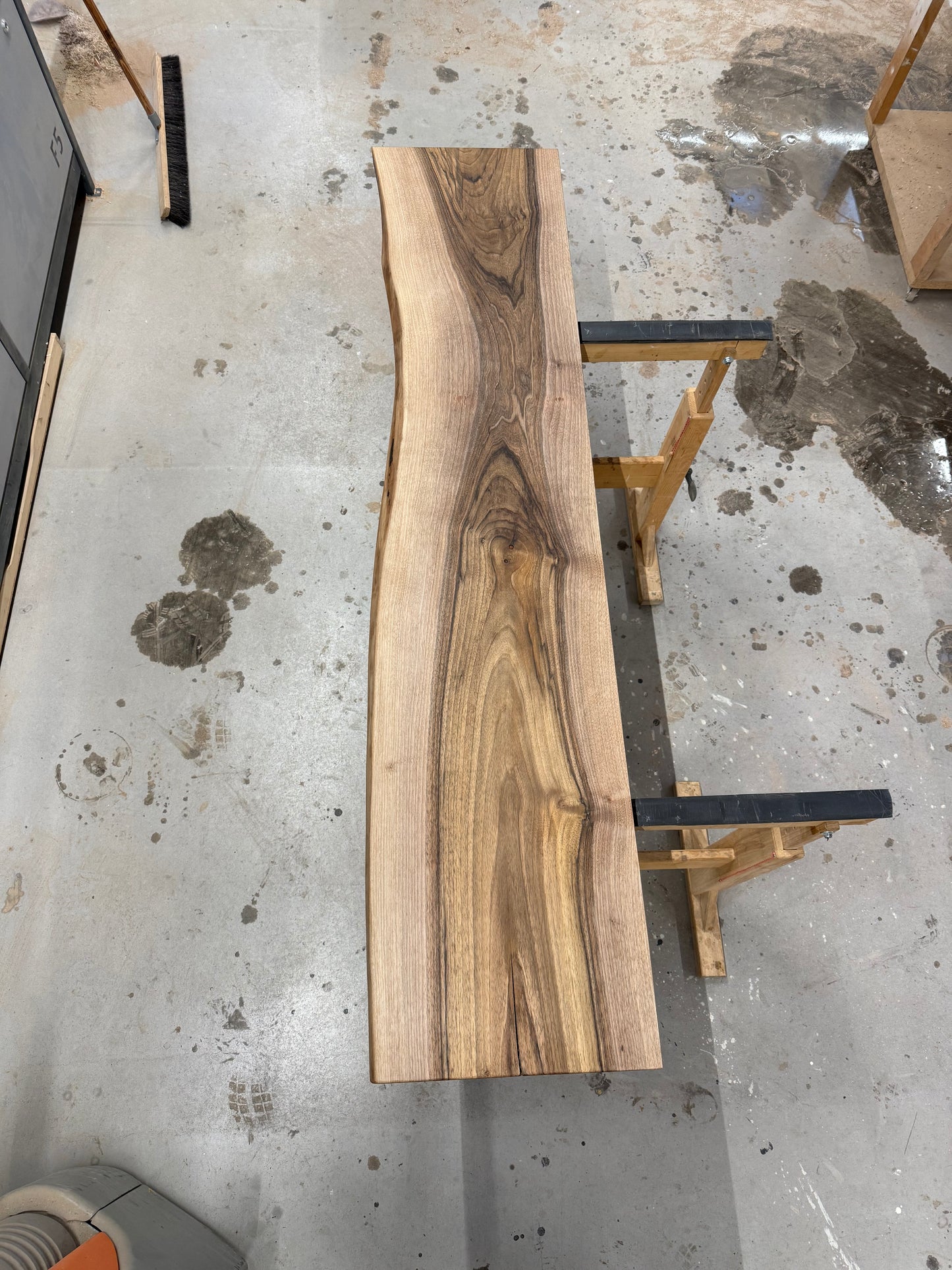 Nussbaumbrett geölt - bis 200cm Länge - XXL Nussbaumplatten - Sideboardablage - Waschtischbrett