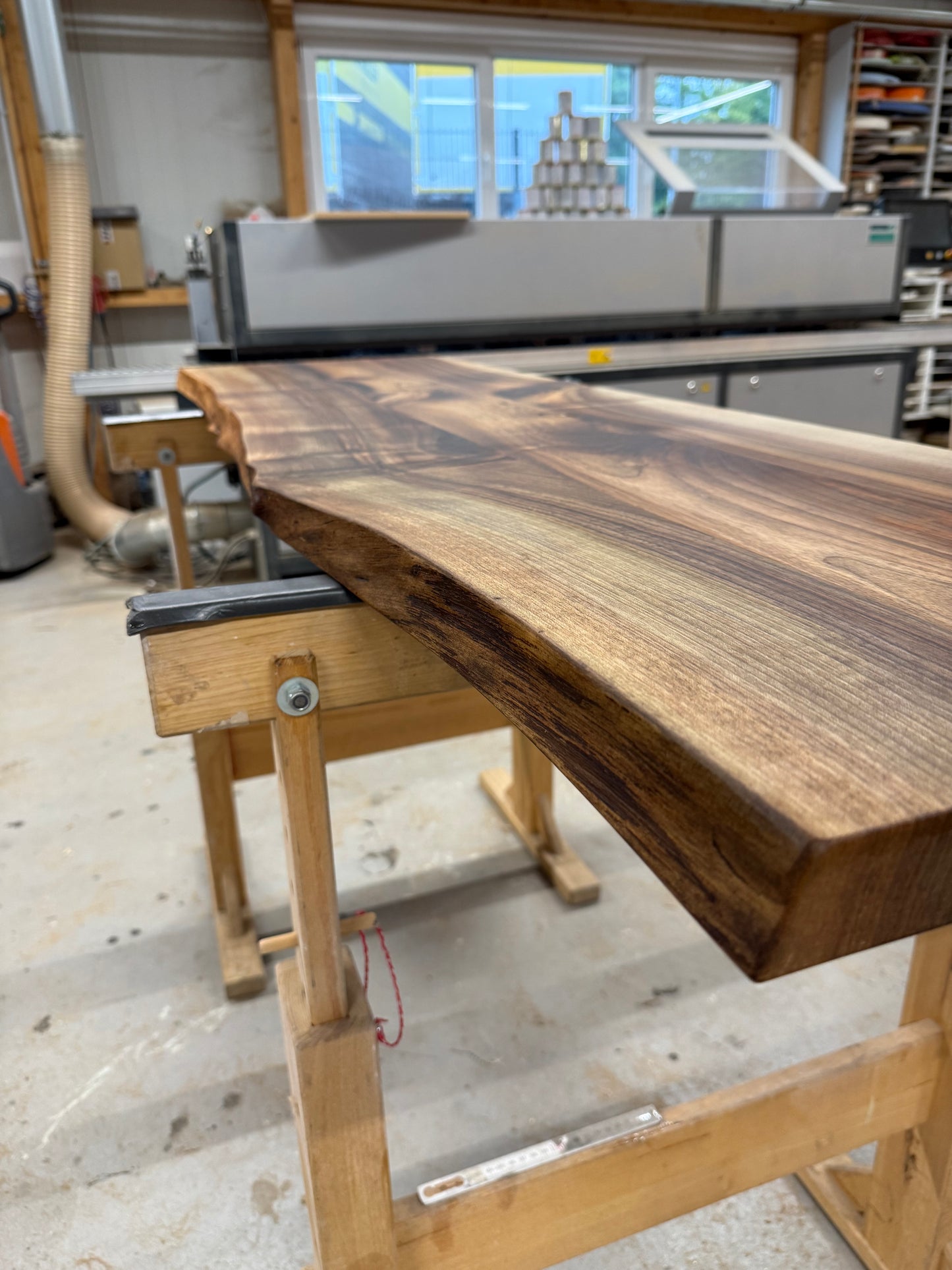 Nussbaumbrett geölt - bis 200cm Länge - XXL Nussbaumplatten - Sideboardablage - Waschtischbrett