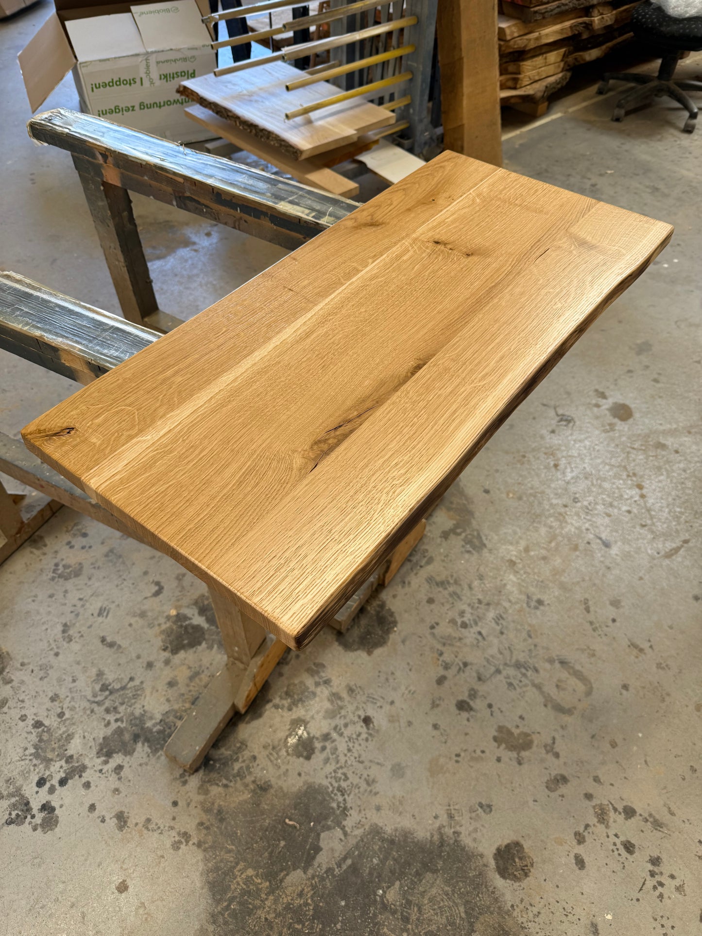 Premium schwebender Waschtisch aus Eiche | Natürliche Waldkante | Badezimmer Holzplatte | Lackierte Oberfläche | Massivholz Waschtisch