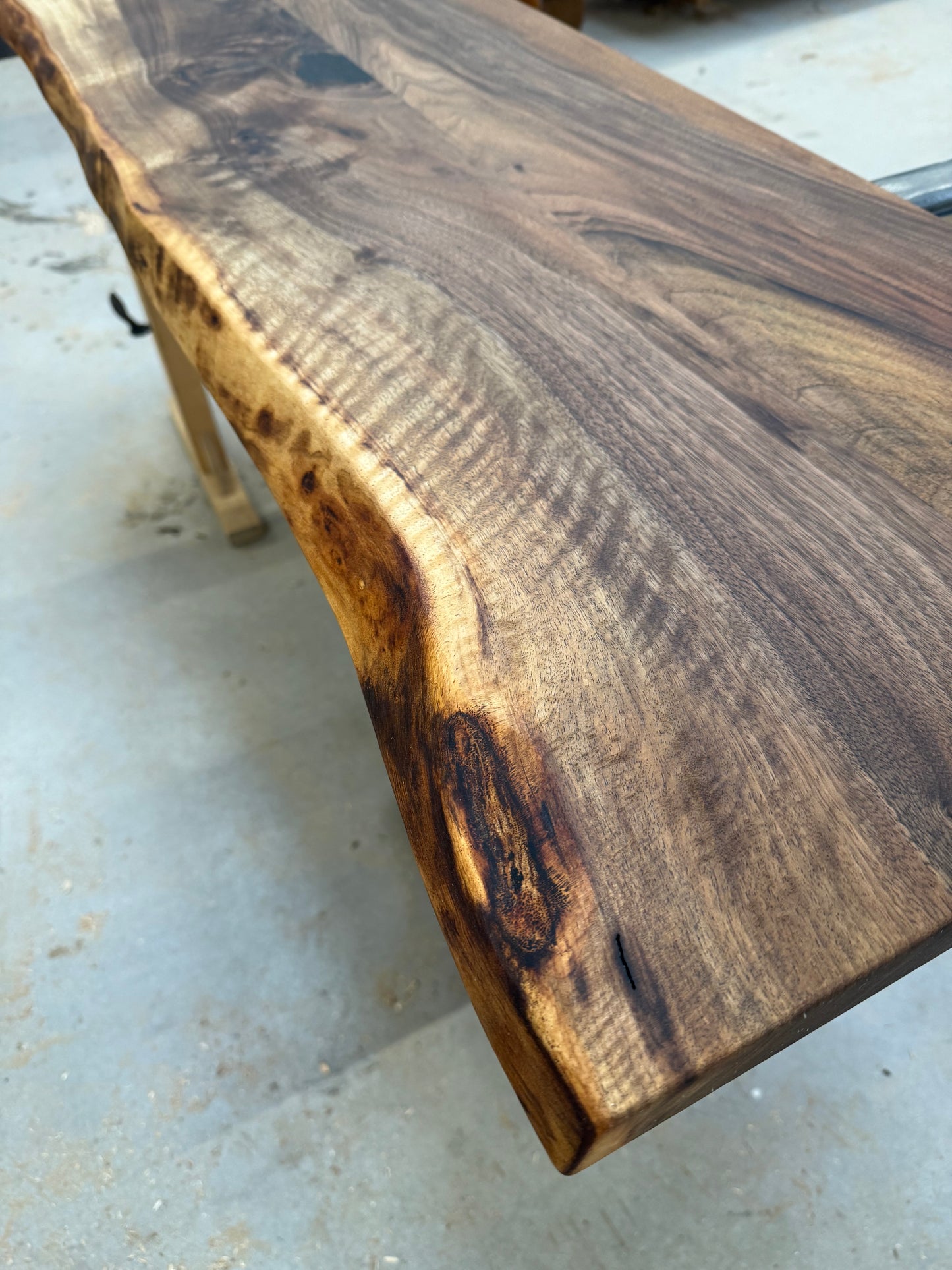Nussbaumbrett geölt - bis 200cm Länge - XXL Nussbaumplatten - Sideboardablage - Waschtischbrett