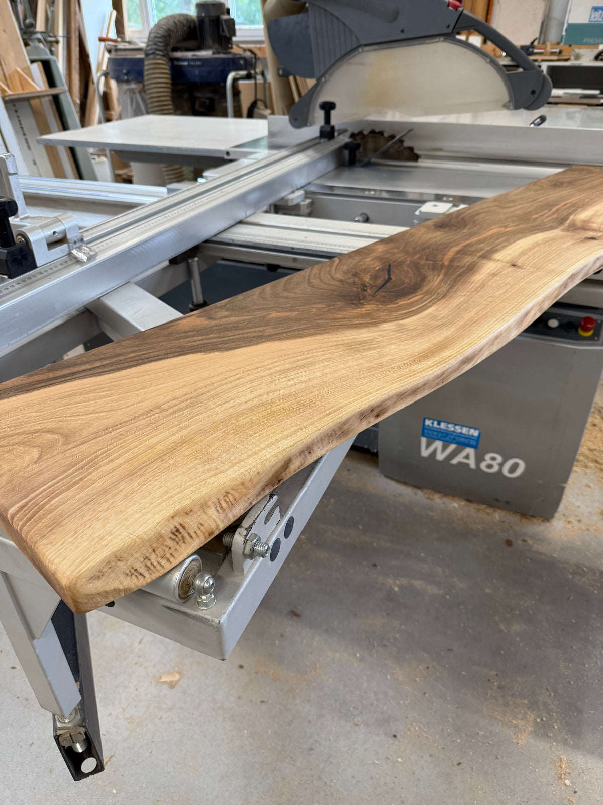 Nussbaumbrett geölt - bis 200cm Länge - XXL Nussbaumplatten - Sideboardablage - Waschtischbrett