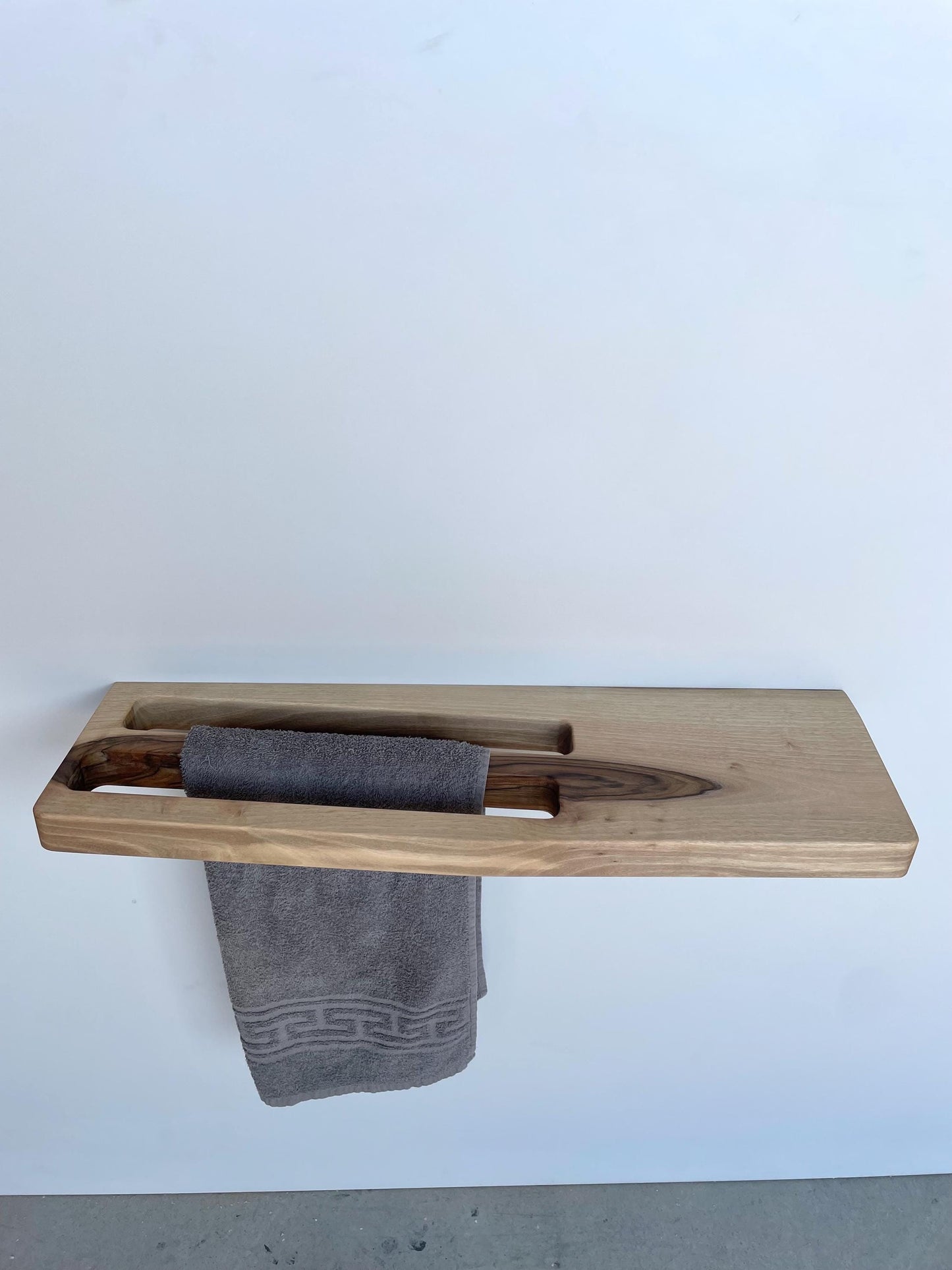 Aufhänger Badezimmer Möbel Einrichtung / Handtuchhalterung mit Ablage / Holzablage Bad / Badezimmerdekoration / Ablage Holz Bad / Wandablage