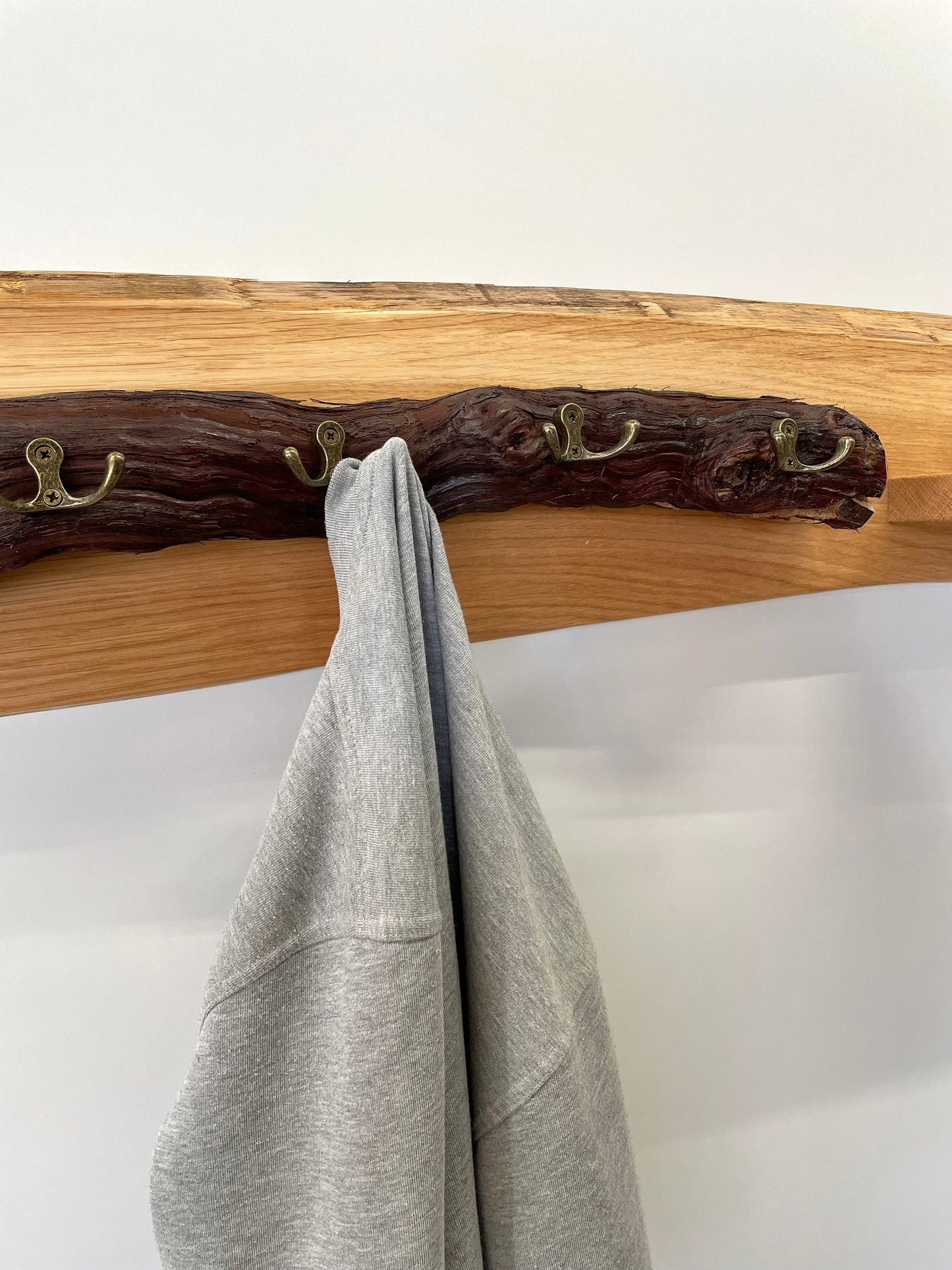 Rustikale Garderobe aus Eichenholz Vintage Garderobe Wandgarderobe Holz Rustikal Wandgarderobe dekorativ Wandgarderobe modern