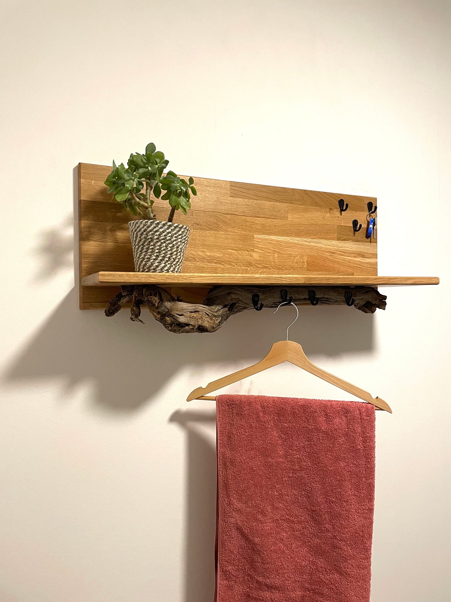 Wandgarderobe aus Holz / Garderobe / Garderobe mit Rebstock / Holzgarderobe / Flurmöbel / Garderobe eiche / Rustikale Garderobe / Vintage